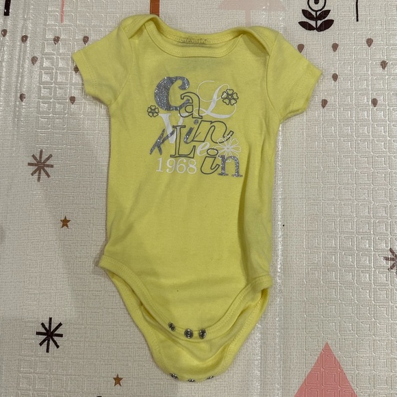 3 to 6 months Calvin Klein Baby Girl Clothes Onesies - Picture 3 of 7